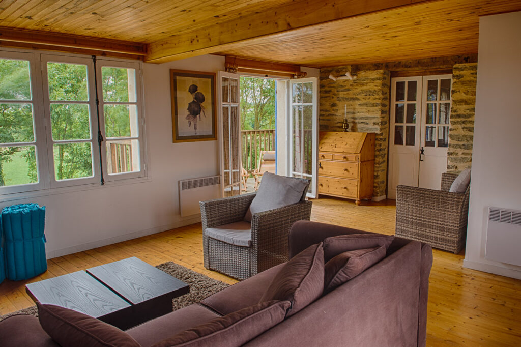 Le salon, ouvert sur l'ouest.