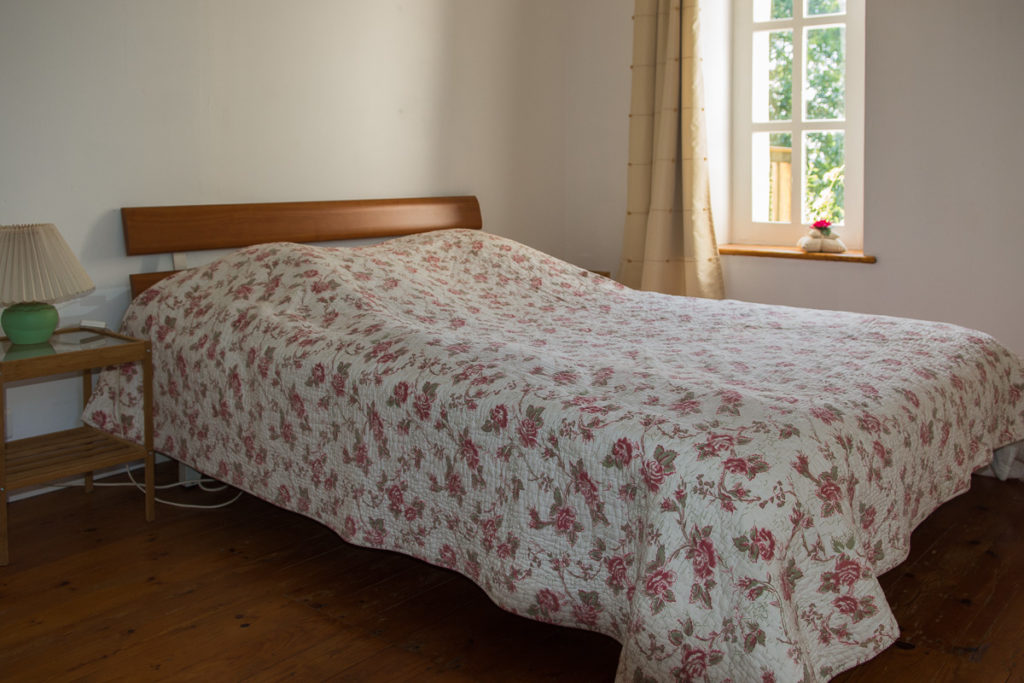 Chambre parentale, lit 140.